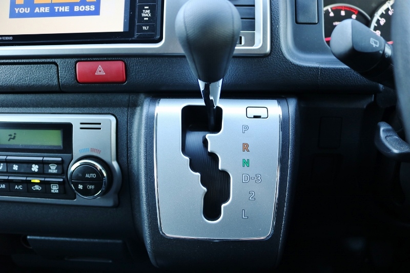 シンプルで使い易い運転席！
