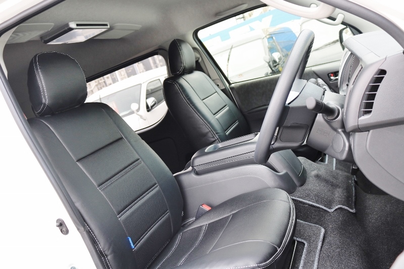 広くて使い易くまとめられたコックピットは機能的でいつまでも運転していたくなります♪