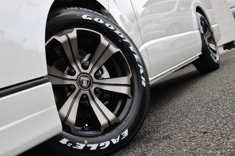 人気のバルベロアーバングランデ17インチアルミ！フレックスの限定カラーです！