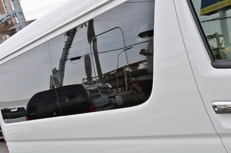 風を感じられる小窓付き♪