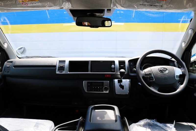 広くて使い易い運転席も機能満載！