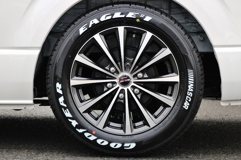 GOODYEAR　NASCARタイヤは安心のグリップ力です！