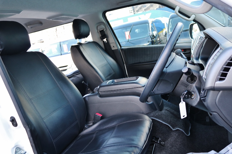 3型のコックピットはスタイリッシュにまとめられています！シートは長距離運転でも疲れにくいですよ♪