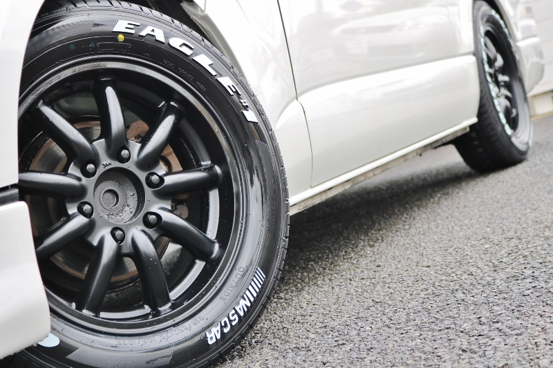 GOODYEAR　NASCARタイヤは安心のグリップ力です！