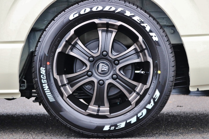 GOODYEAR　NASCARタイヤは安心のグリップ力です！