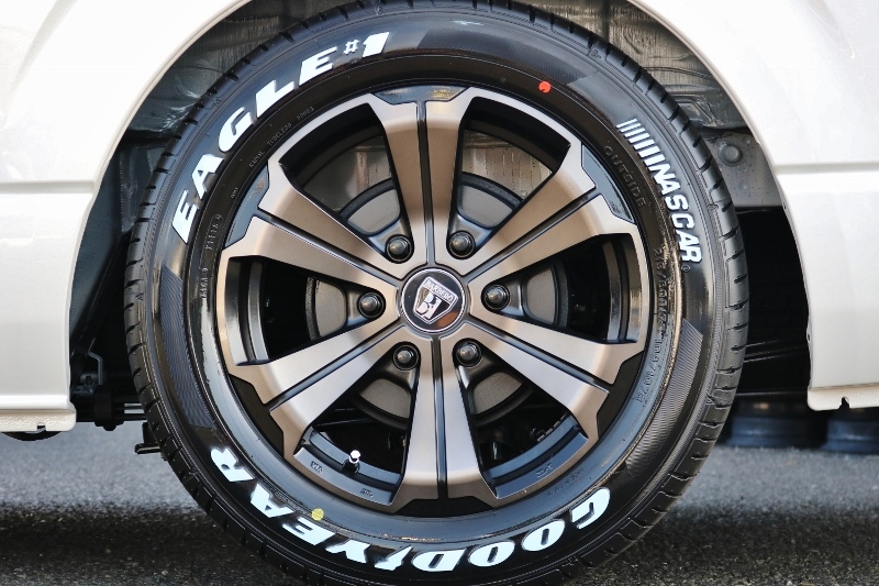 ホワイトレターがかっこいいGOODYEAR　NASCARタイヤです！