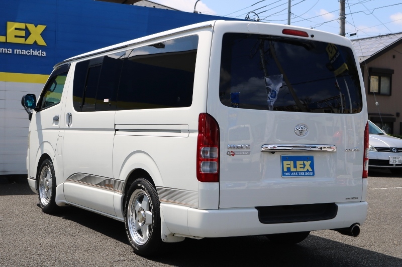 サイドデカールも付いたカッコいいお車です！！