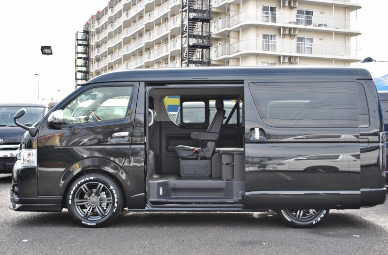 乗り降りしやすいスライドドア＆開閉が楽な電動です♪