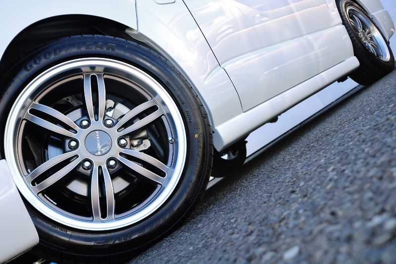 2ピースの415コブラ　BADRUCKER プレミアム 18インチアルミホイールとGOODYEAR　RVFタイヤ！