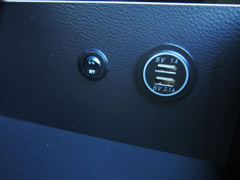 Ｒ1シートアレンジのは２口ＵＳＢソケットが装備されています！スマホの充電も安心です♪