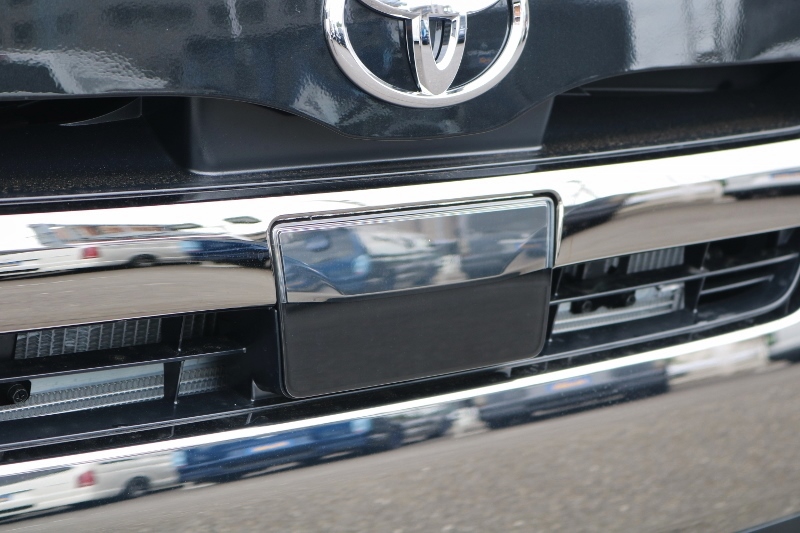 新型から搭載のTSSPはフロントグリル部から出るミリ波レーダーと単眼カメラで安全運転をサポート！