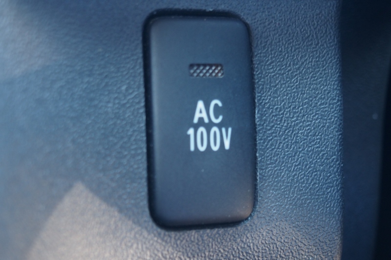 ＡＣ１００Ｖ付きなので充電も出来ます♪