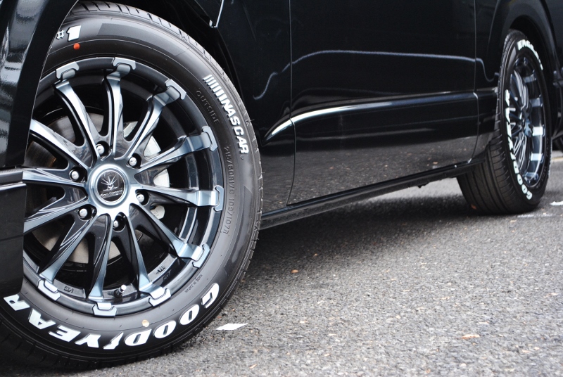 ブラックダイアモンド17インチアルミにはGOODYEAR NASCARタイヤ装備！