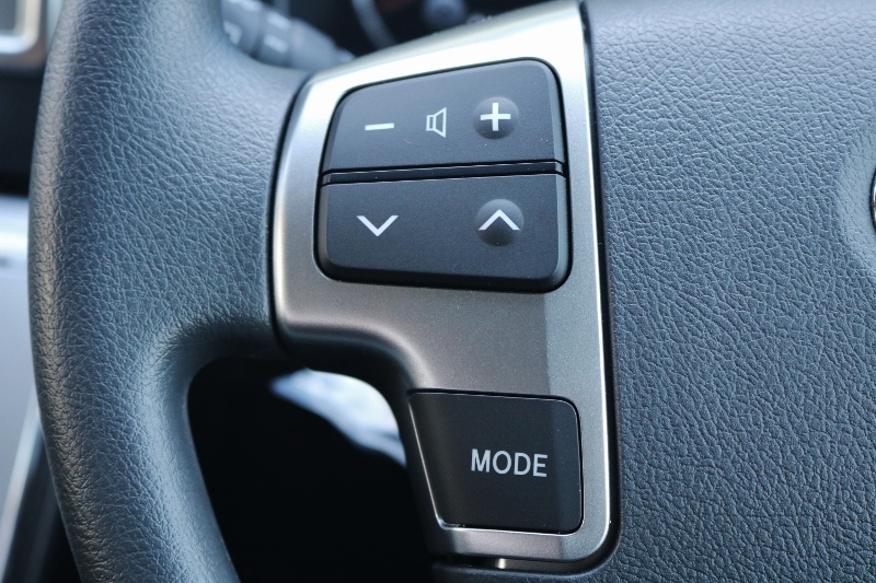 運転中にも操作できるステアリングスイッチ♪