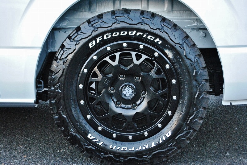 4WDらしくエクストリームＪとBFGoodrich１７インチタイヤの組み合わせ！