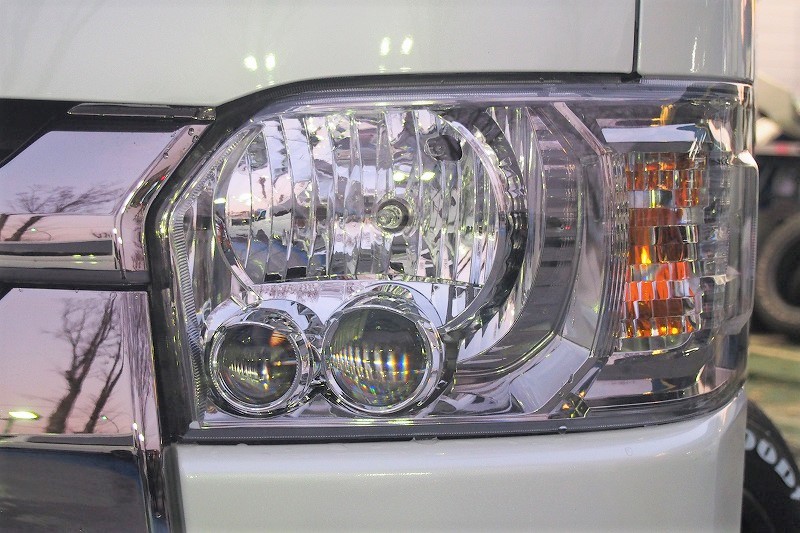 メーカーオプションのLEDヘッドランプ付いてます♪