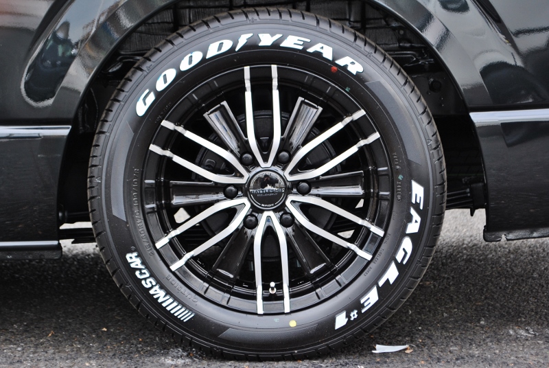 GOODYEAR NASCARタイヤは安心のグリップ力です！