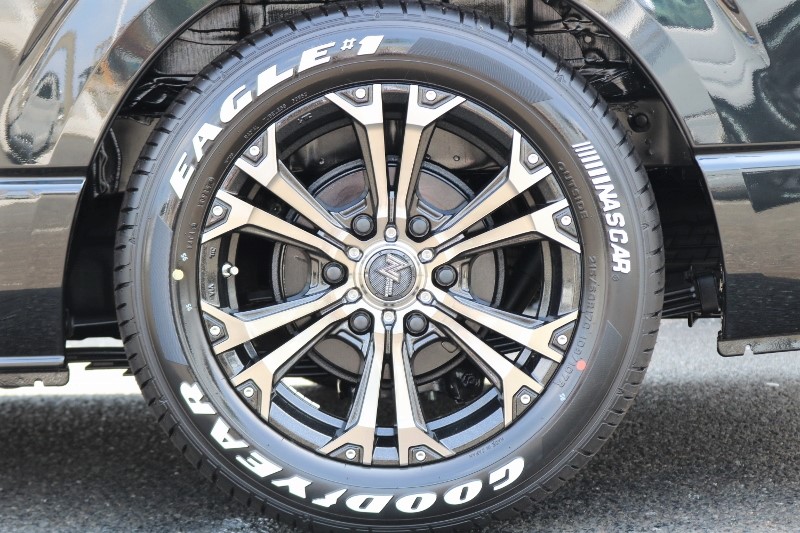新作マルカジャベリン　17インチ＆ＧＯＯＤＹＥＡＲ　ＮＡＳＣＡＲの組み合わせ！