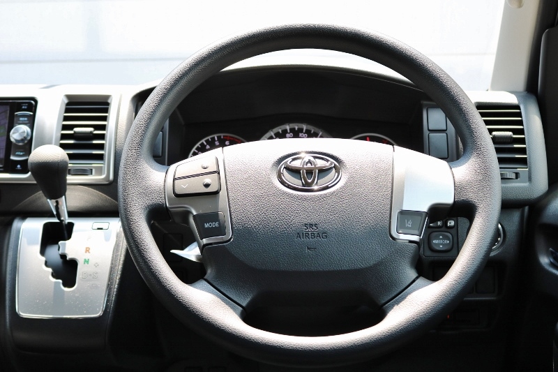 ステアリングスイッチ付きなので運転中に音量など操作できます！