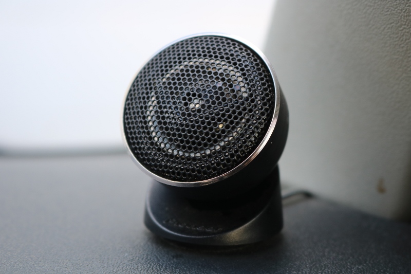 フロントスピーカーはツィーター付きなので高音もばっちりです♪