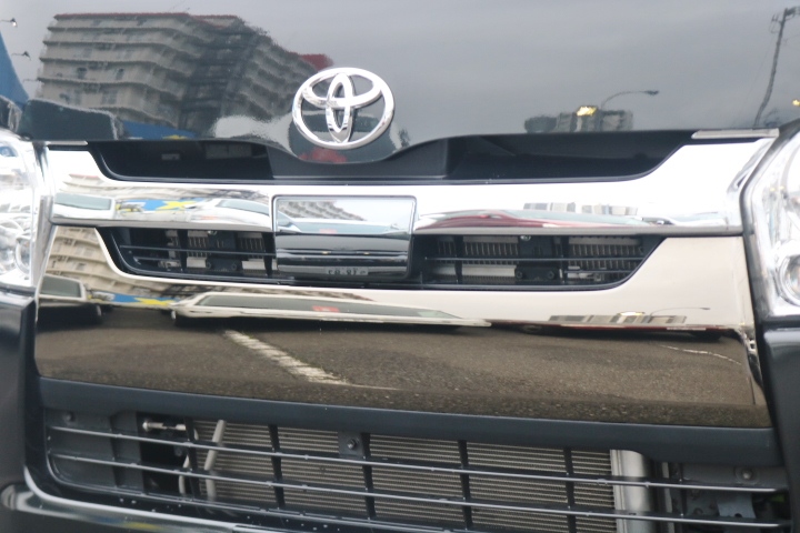 グリルにＴＳＳのミリ波レーダーが付いています！
