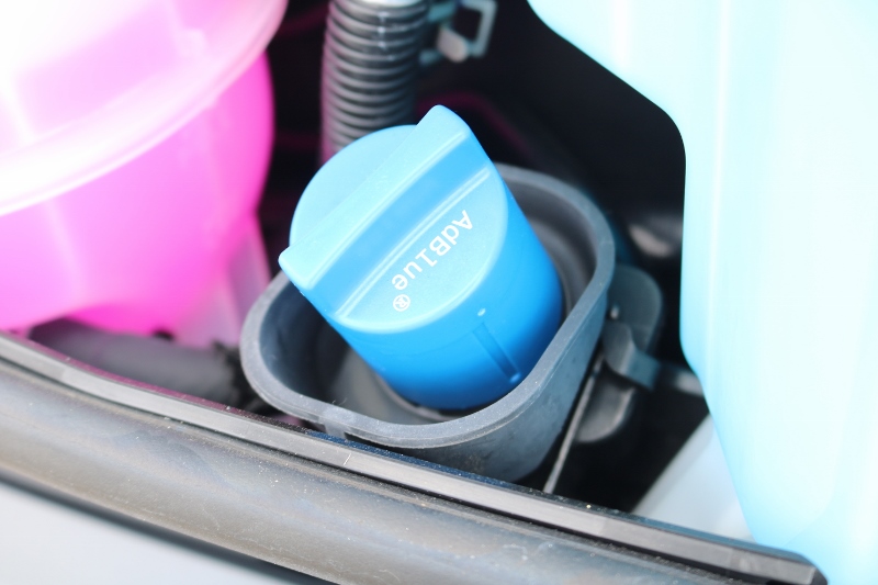 アドブルーで排気の臭いを抑えるなど効果が高い装備です。