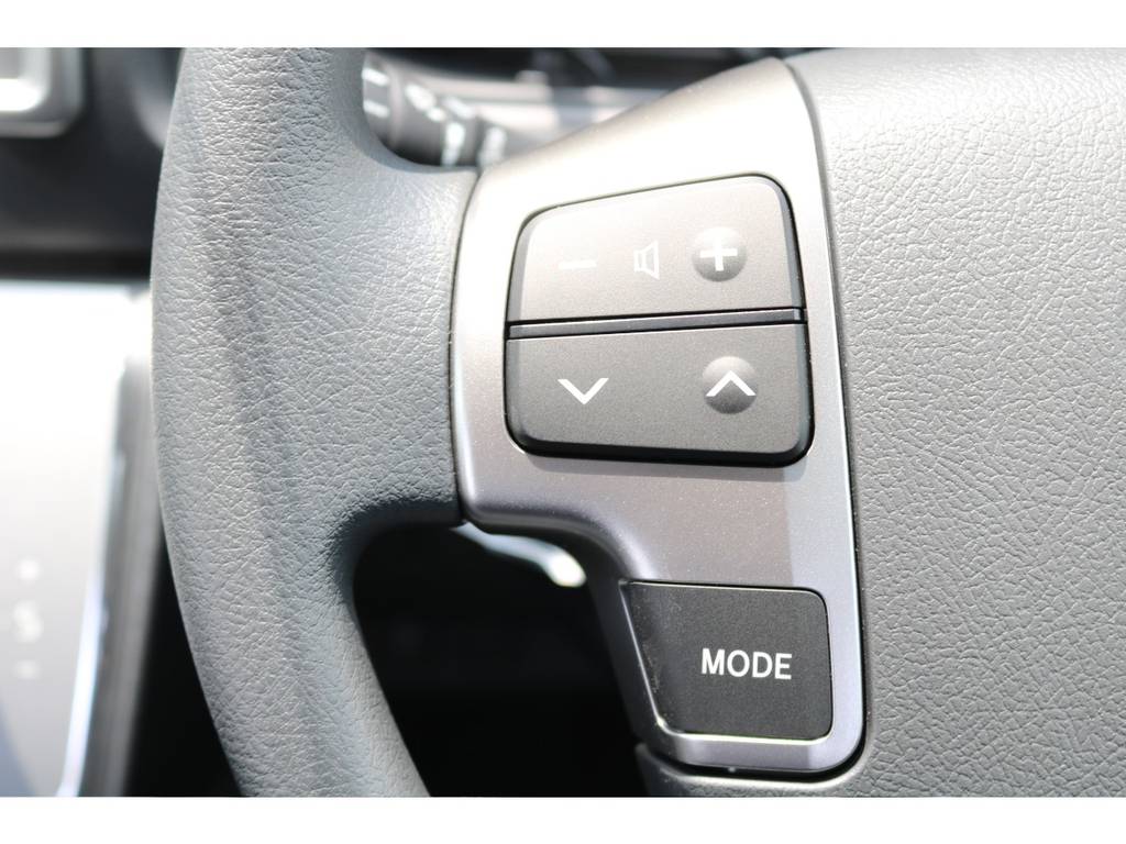 運転中も音量など操作しやすいステアリングスイッチ付！