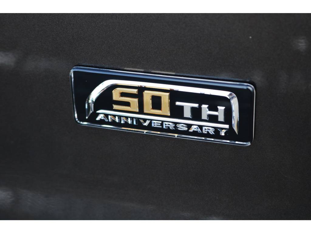 ５０ｔｈ限定車のエンブレムがついてます！