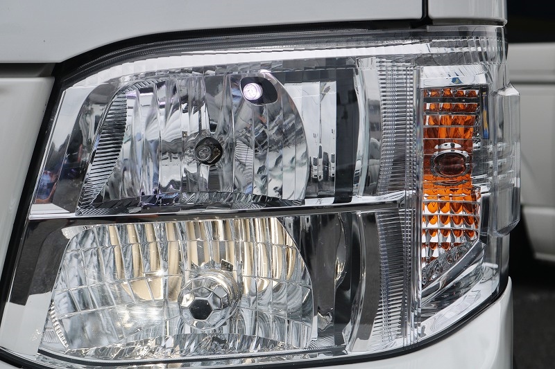 メーカーオプションのHIDヘッドにスモーク球はLEDに変更済み！