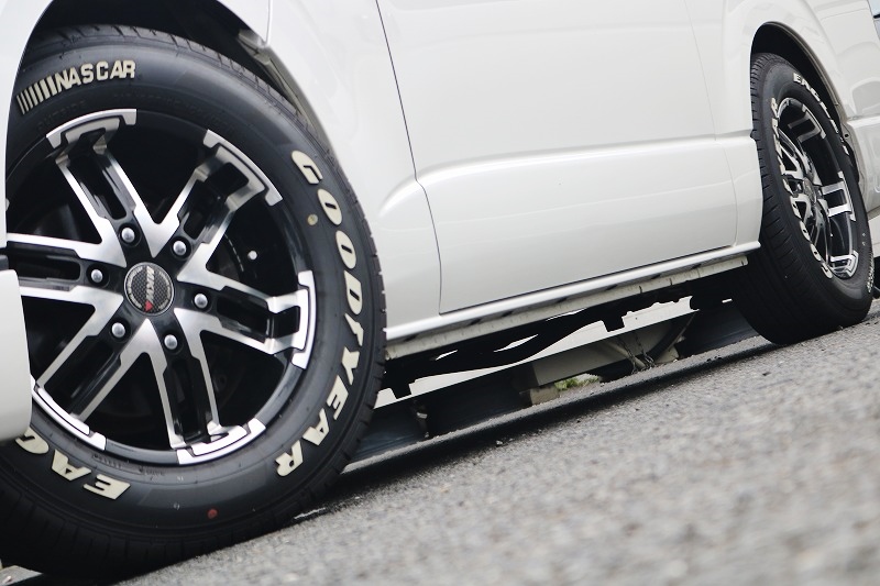 MKW　１７インチアルミホイールとナスカータイヤの人気の組み合わせ！