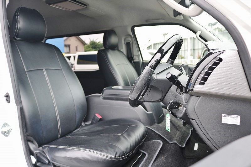 足元が広く快適な３型ワゴンの運転席です！