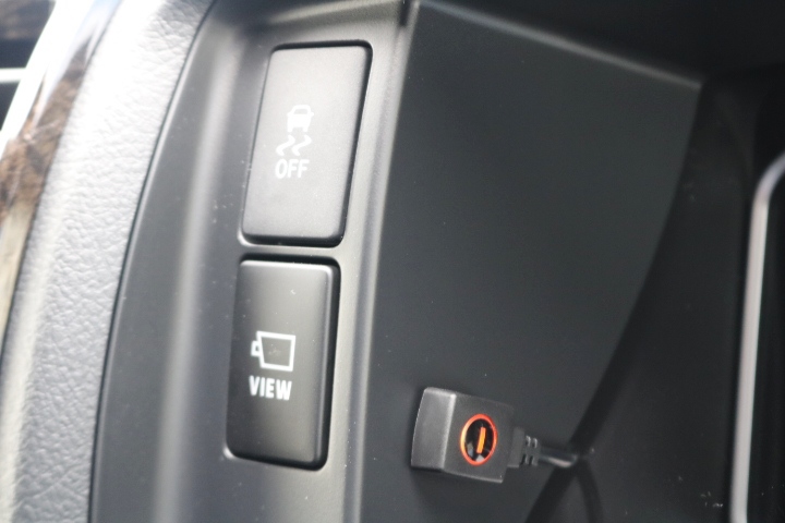 新メーカーオプションでパノラミックビューモニター画面切り替えスイッチが付いています！