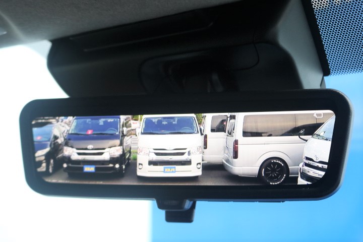 新メーカーオプションのデジタルインナーミラーが付いてます！