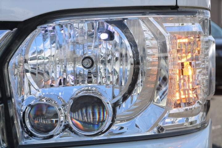 メーカーオプションでＬＥＤヘッドライトが付いています！
