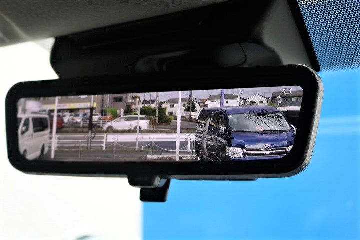 メーカーオプションのデジタルインナーミラー！