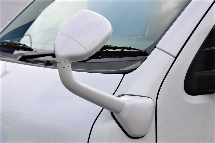 アンダーミラーは同色塗装済み！