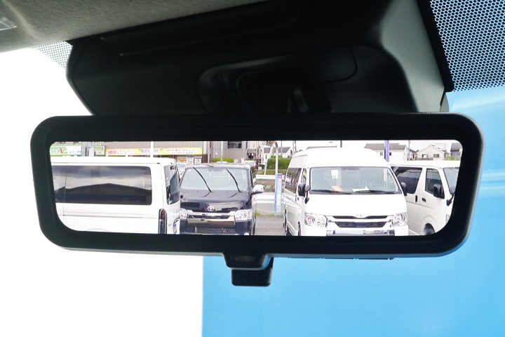 メーカーオプションのデジタルインナーミラー！
