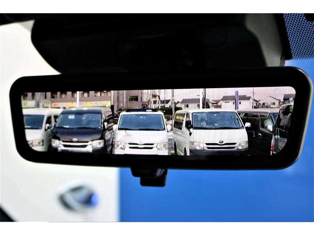 新メーカーオプションのデジタルインナーミラー装備！