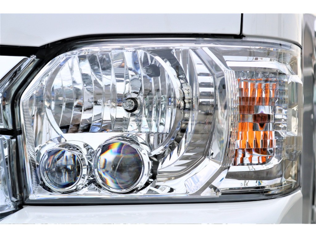 メーカーオプションで、ＬＥＤヘッドライト装備されています！