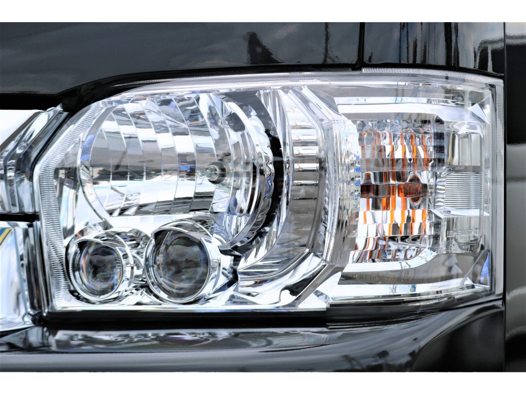 メーカーオプションで、ＬＥＤヘッドライトが装備されています！
