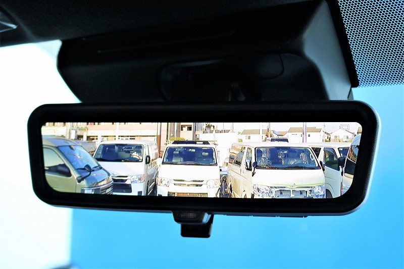 新メーカーオプションで、デジタルインナーミラーが付きました！