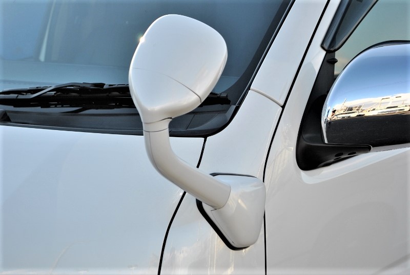 フロントアンダーミラーもボディ同色に塗装済み！