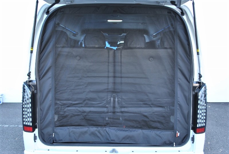 トランクを開けると防虫ネットが完備！