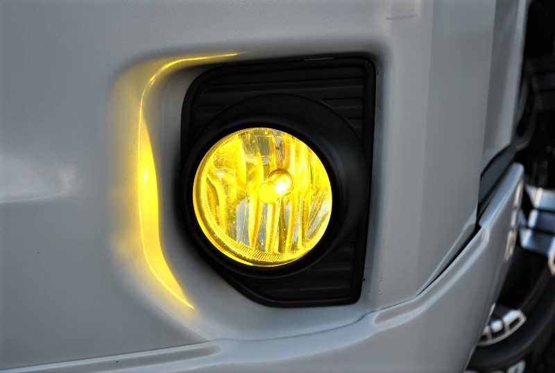 雨・雪でも見やすいイエローフォグランプ！