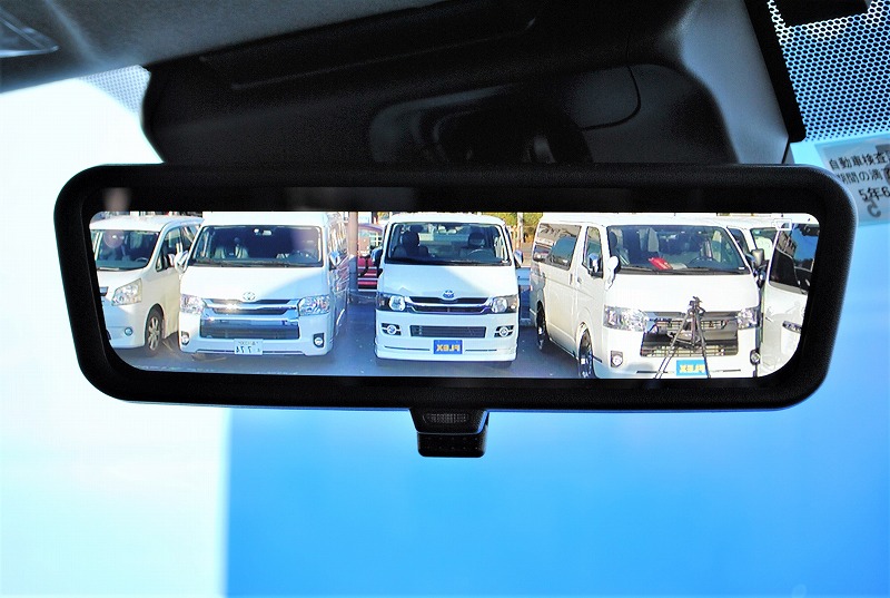 新メーカーオプションの、デジタルインナーミラーです！