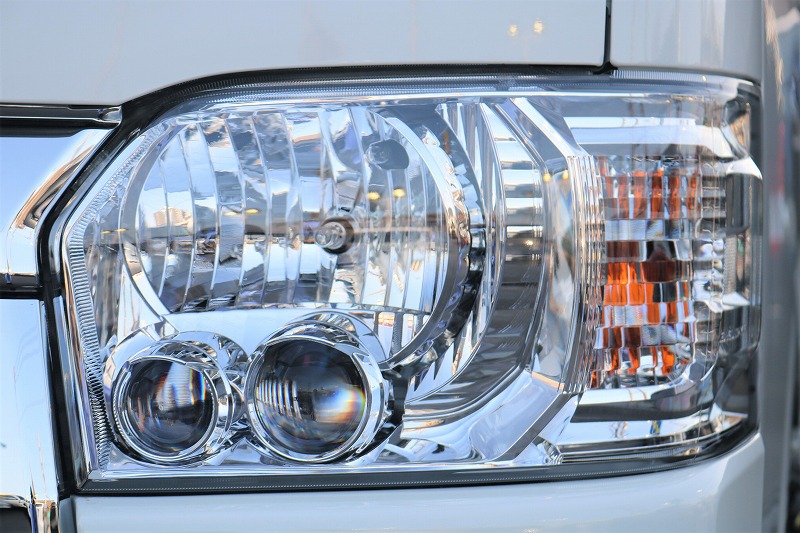 メーカーオプションのLEDヘッドライトは明るいです！