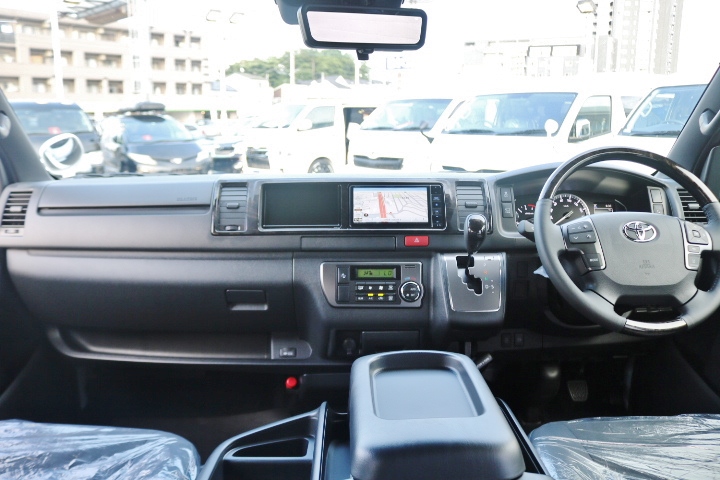 特別仕様車専用の木目を使ったインテリアパネル！
