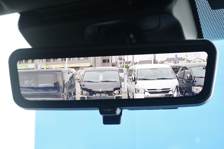 メーカーオプションのデジタルインナーミラー付き♪