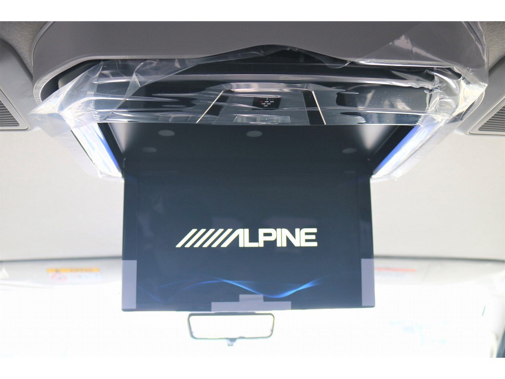 ALPINEフリップダウンモニター搭載！