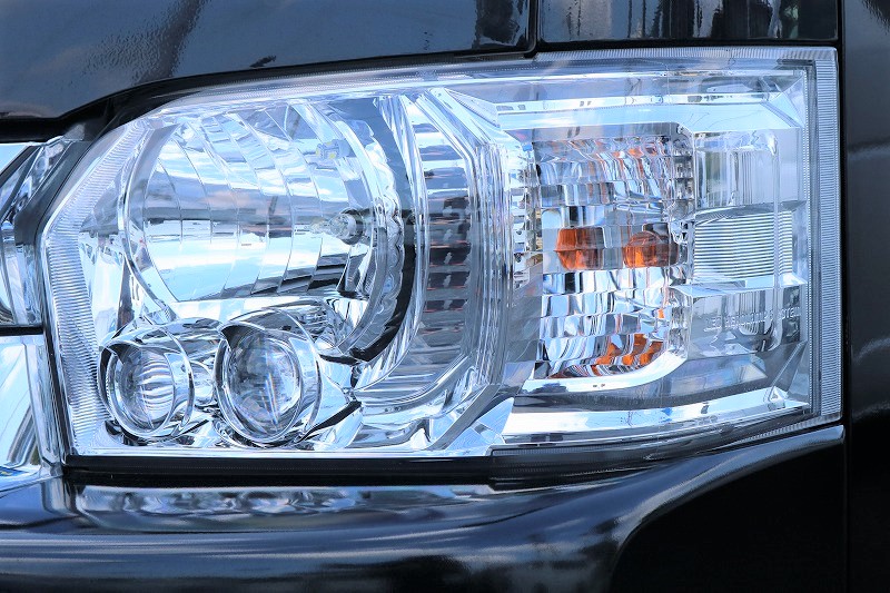 メーカーオプションのLEDヘッドライトは明るいです！